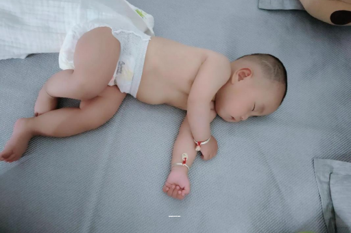 滨州宝宝上火有眼屎
